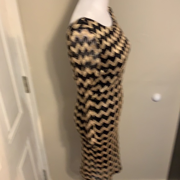 Black and Gold dress - Picture 13 of 15